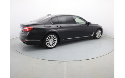 BMW 750 - автомобили, коли, обяви за нови и употребявани 11