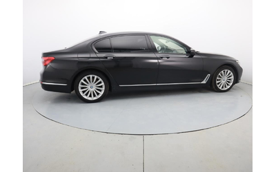 BMW 750 - автомобили, коли, обяви за нови и употребявани 9