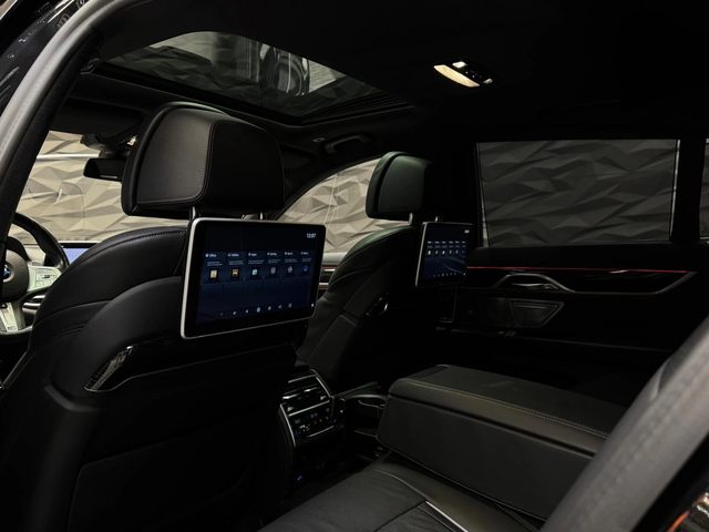 BMW 750 i xDrive M-sportpack 3d B&W* 360* Pano* 3xTV - автомобили, коли, обяви за нови и употребявани 11