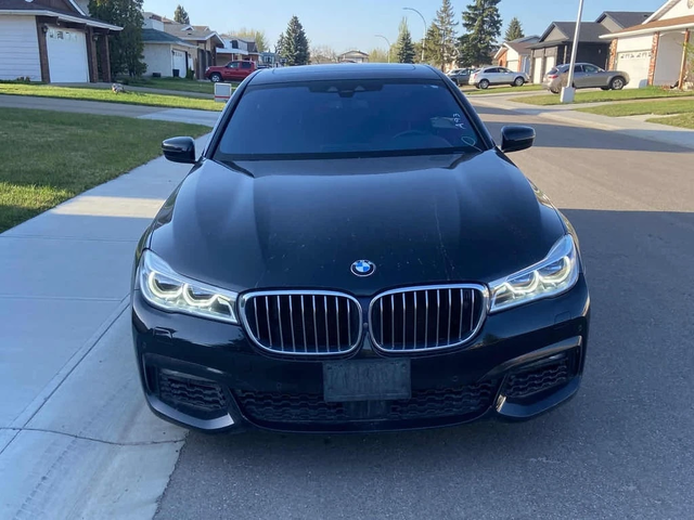 BMW 750 * 750i xDrive * CARFAX * ЦЕНА ДО БГ - автомобили, коли, обяви за нови и употребявани 1