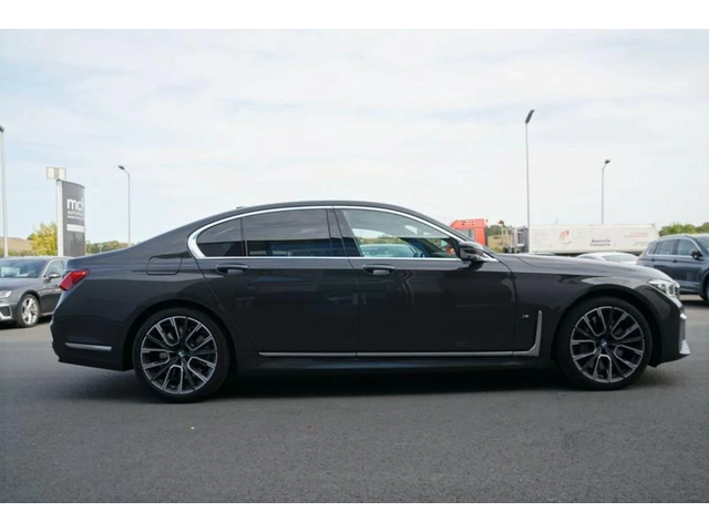 BMW 750 i xDrive M Sport - автомобили, коли, обяви за нови и употребявани 2