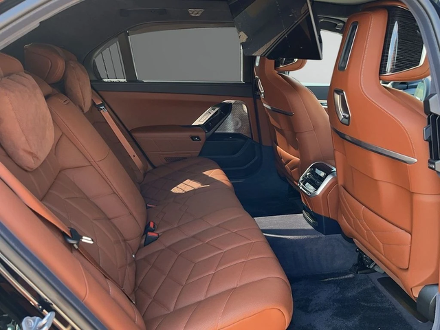 BMW 750 750e Theatre Screen - автомобили, коли, обяви за нови и употребявани 7