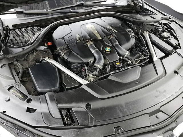 BMW 750 xDrive - автомобили, коли, обяви за нови и употребявани 10