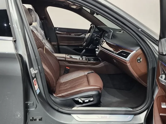BMW 750 Li xDrive Premium - автомобили, коли, обяви за нови и употребявани 10