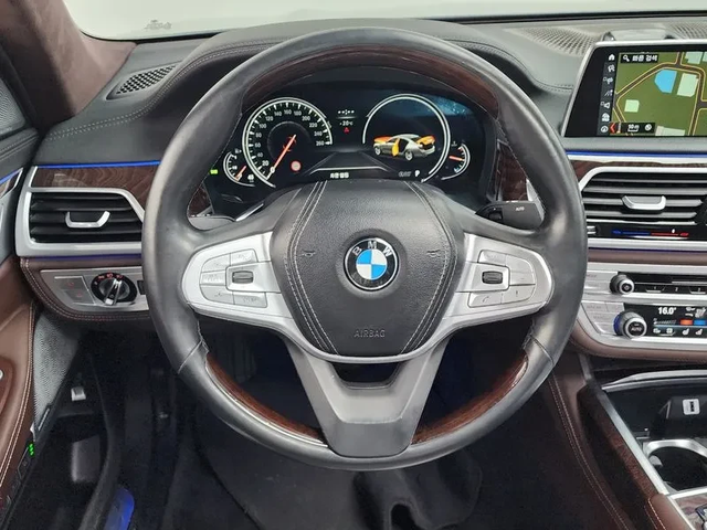 BMW 750 Li xDrive Premium - автомобили, коли, обяви за нови и употребявани 12