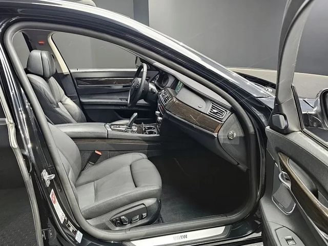 BMW 750 Li xDrive - автомобили, коли, обяви за нови и употребявани 10