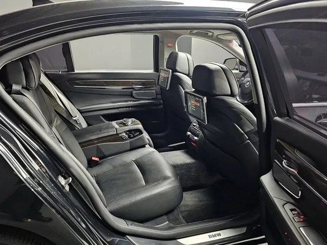 BMW 750 Li xDrive - автомобили, коли, обяви за нови и употребявани 11