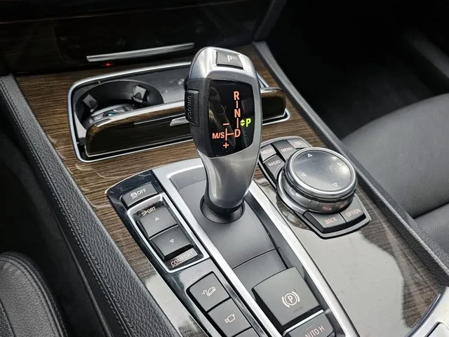 BMW 750 Li xDrive - автомобили, коли, обяви за нови и употребявани 8