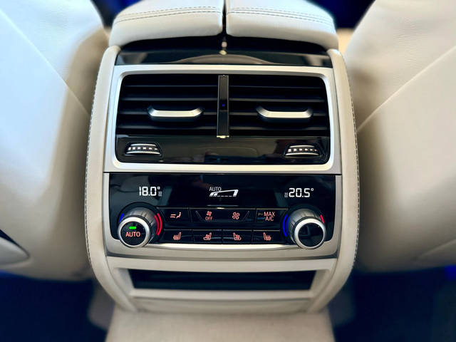 BMW 750 xDrive 50i* M* Carbon* Individual* Лизинг* - автомобили, коли, обяви за нови и употребявани 12