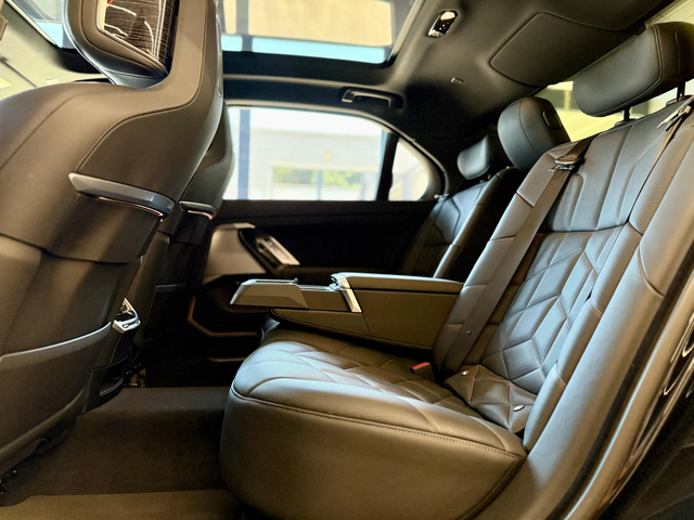 BMW 750 e* Bowers&Wilkins* Лизинг* Swarovski - автомобили, коли, обяви за нови и употребявани 14