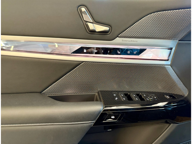 BMW 750 e* Bowers&Wilkins* Лизинг* Swarovski - автомобили, коли, обяви за нови и употребявани 6