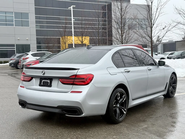 BMW 750 M-PACK* BLACK OPTIK* HARMAN* МАСАЖ* 360* CARFAX - автомобили, коли, обяви за нови и употребявани 4