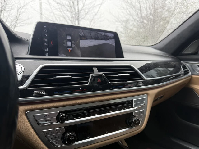 BMW 750 M-PACK* BLACK OPTIK* HARMAN* МАСАЖ* 360* CARFAX - автомобили, коли, обяви за нови и употребявани 7