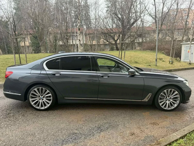 BMW 750 Li / X-DRIVE - автомобили, коли, обяви за нови и употребявани 7