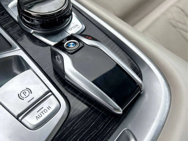 BMW 750 | DISTRONIC | HUD | ОБДУХВАНЕ | - автомобили, коли, обяви за нови и употребявани 12