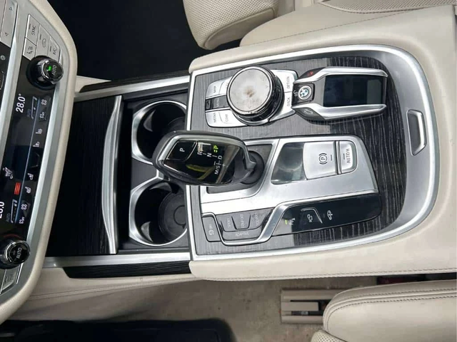 BMW 750 | DISTRONIC | HUD | ОБДУХВАНЕ | - автомобили, коли, обяви за нови и употребявани 15