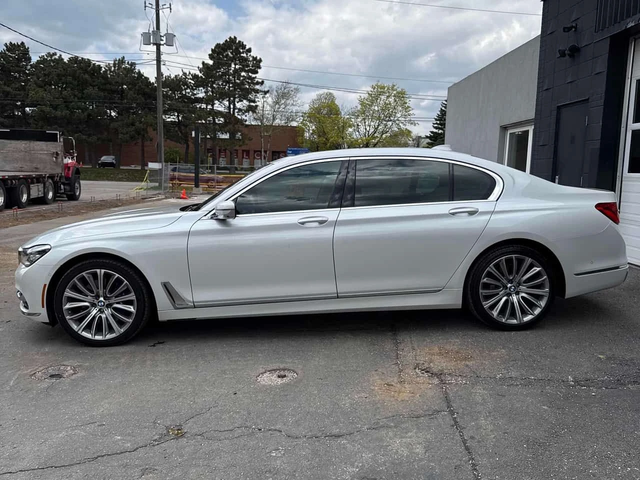 BMW 750 * XDRIVE * ТЕЛЕВИЗОРИ * 360 * ДИСТРОНИК * ОБДУХВАН - автомобили, коли, обяви за нови и употребявани 1