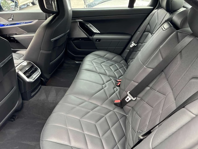 BMW 750 * 750e xDrive * ПРЕДСТАВИТЕЛСТВО * ДИСТРОНИК * 360 - автомобили, коли, обяви за нови и употребявани 15