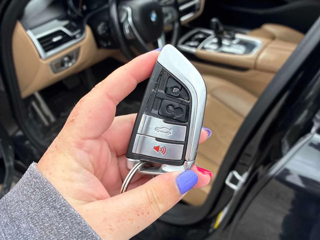 BMW 750 xDrive /360/DISTRONIC/Harman Kardon - автомобили, коли, обяви за нови и употребявани 13