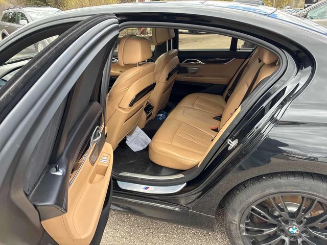 BMW 750 xDrive /360/DISTRONIC/Harman Kardon - автомобили, коли, обяви за нови и употребявани 16