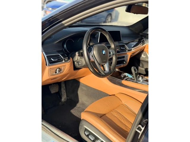 BMW 750 Li M SPORT xDrive* BOWERS & WILKINS* DISTRONIC* - автомобили, коли, обяви за нови и употребявани 9