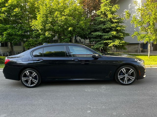 BMW 750 Carbon core M SPORT FUKK - автомобили, коли, обяви за нови и употребявани 2