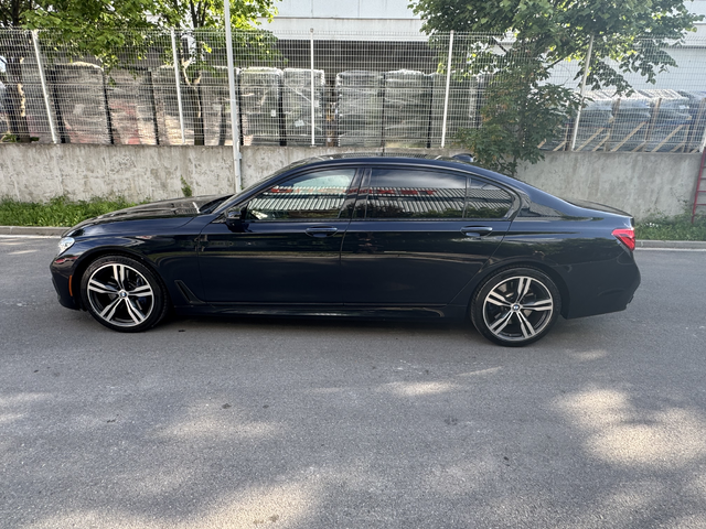 BMW 750 Carbon core M SPORT FUKK - автомобили, коли, обяви за нови и употребявани 6