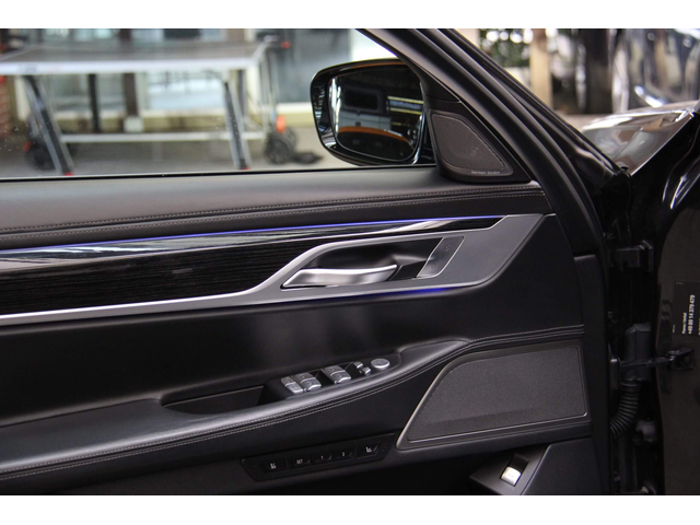 BMW 750 M-Perfomance/Laser/Алкантар/Virtual/Harman Kardon/ - автомобили, коли, обяви за нови и употребявани 8