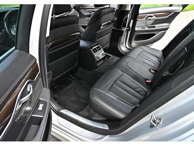 BMW 750d 750d xDrive - автомобили, коли, обяви за нови и употребявани 7