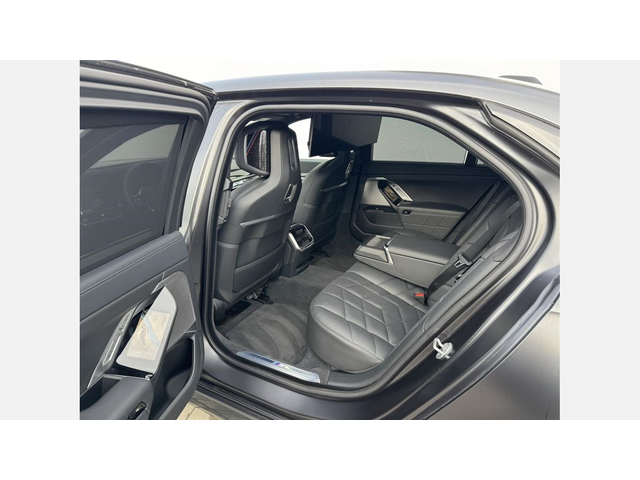 BMW 750e xDrive Sedan - автомобили, коли, обяви за нови и употребявани 9