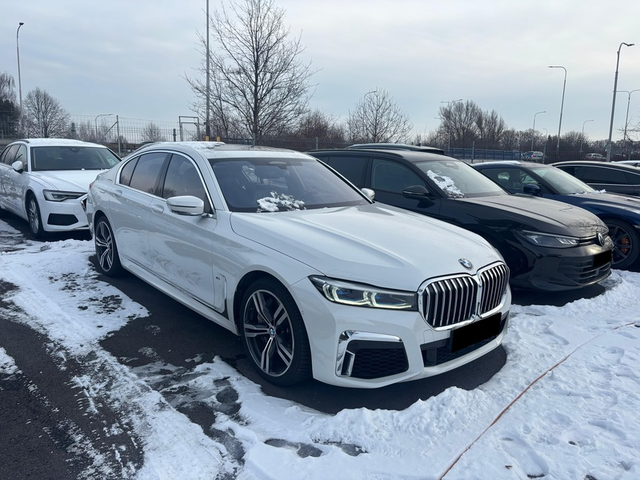 BMW 750i 750i xDrive М-Sport - автомобили, коли, обяви за нови и употребявани 0