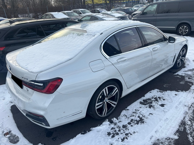 BMW 750i 750i xDrive М-Sport - автомобили, коли, обяви за нови и употребявани 2