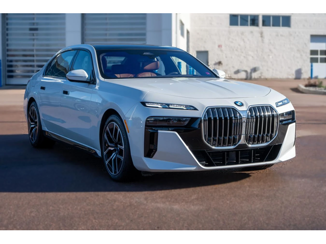 BMW 760 Swarovski* Mineral White Metallic - автомобили, коли, обяви за нови и употребявани 1