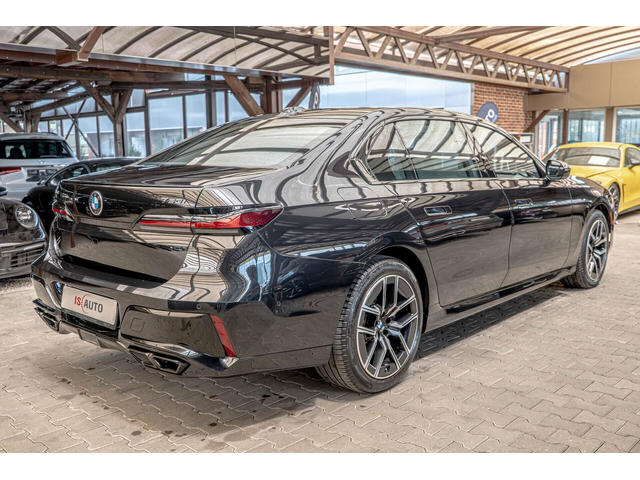 BMW 760i 4.4i V8/M-Sport/Individual/Камера 360/Обдухване/HuD/ - автомобили, коли, обяви за нови и употребявани 5