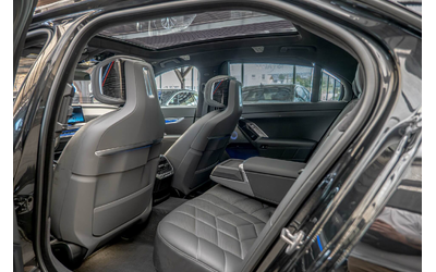BMW 760i 4.4i V8/M-Sport/Individual/Камера 360/Обдухване/HuD/ - автомобили, коли, обяви за нови и употребявани 8