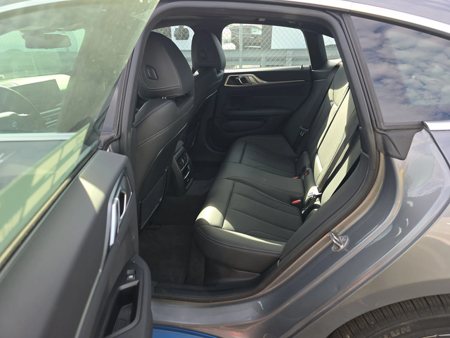 BMW i4 eDrive40 * ФИКСИРАНА ЦЕНА* - автомобили, коли, обяви за нови и употребявани 10