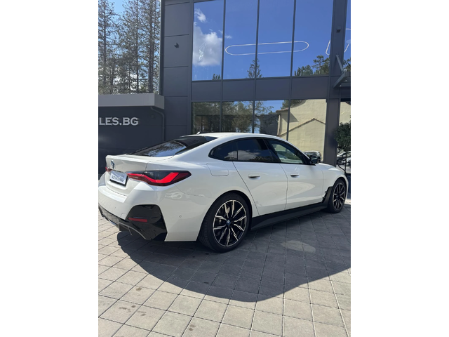 BMW i4 EDRIVE 40 - автомобили, коли, обяви за нови и употребявани 6
