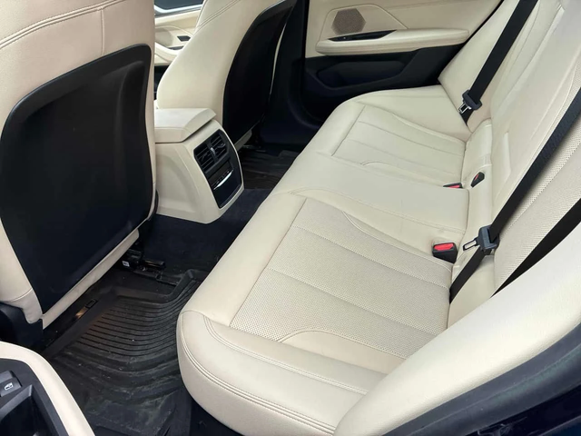 BMW i4 eDrive40 * KEYLESS * ПОДГРЕВ * ШИБИДАХ - автомобили, коли, обяви за нови и употребявани 11