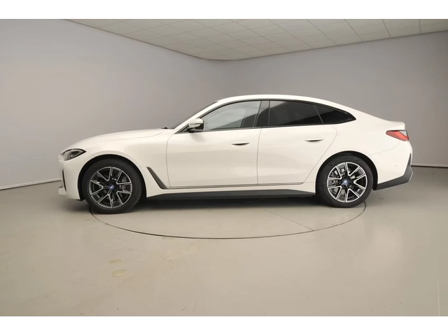BMW i4 eDrive 40 Head-up Driving assistance Plus - автомобили, коли, обяви за нови и употребявани 1