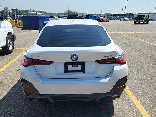 BMW i4 eDrive40 Gran Coupé / Panorama / - автомобили, коли, обяви за нови и употребявани 4