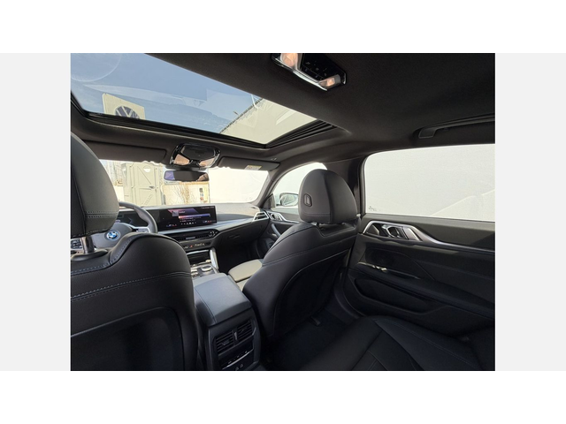 BMW i4 xDrive40 Gran Coupe - автомобили, коли, обяви за нови и употребявани 10