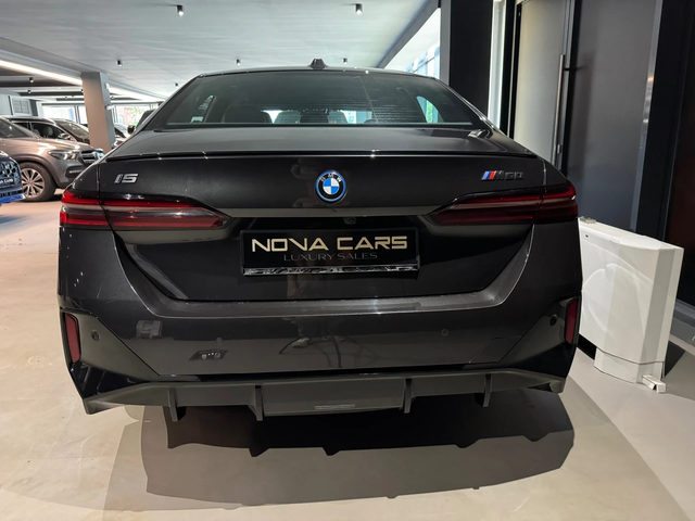 BMW i5 M60 xDrive Налична - автомобили, коли, обяви за нови и употребявани 3