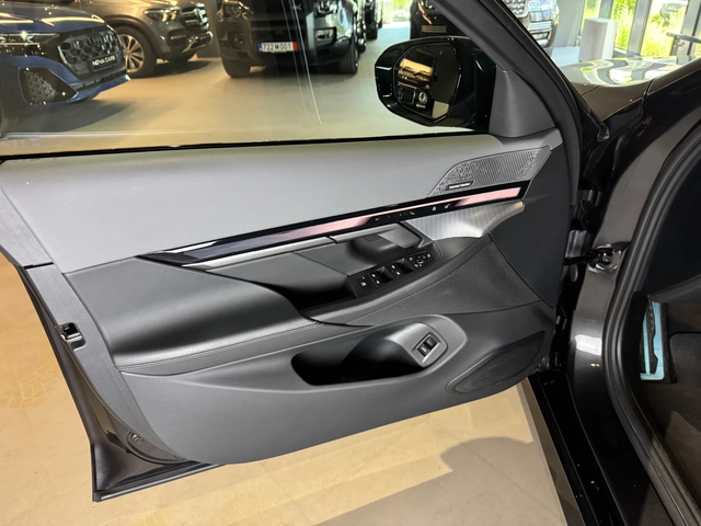 BMW i5 M60 xDrive Налична - автомобили, коли, обяви за нови и употребявани 4