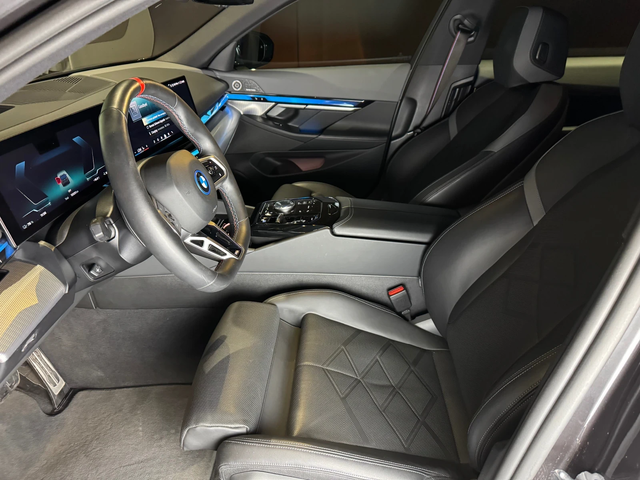 BMW i5 M60 xDrive Налична - автомобили, коли, обяви за нови и употребявани 5