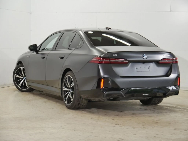 BMW i5 eDrive40 M SPORT - автомобили, коли, обяви за нови и употребявани 1