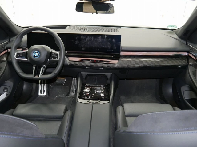 BMW i5 eDrive40 M SPORT - автомобили, коли, обяви за нови и употребявани 3