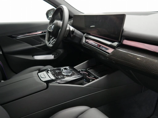 BMW i5 eDrive40 M SPORT - автомобили, коли, обяви за нови и употребявани 4