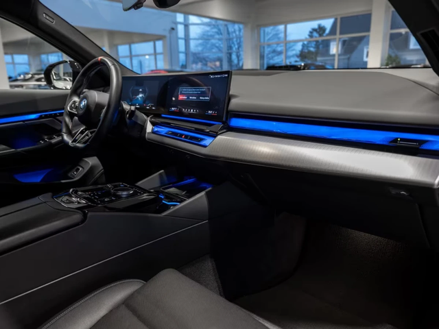 BMW i5 M60* xDrive* Bowers* M Sport* HUD - автомобили, коли, обяви за нови и употребявани 4