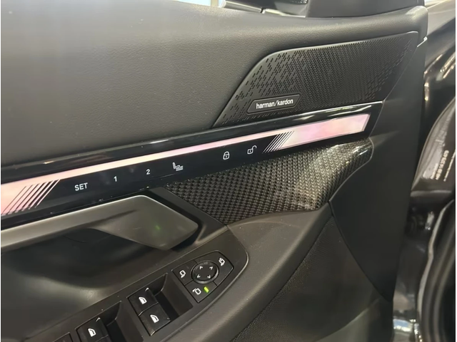 BMW i5 eDrive40* Carbon* Pano* H/K* Memory* HuD - автомобили, коли, обяви за нови и употребявани 8