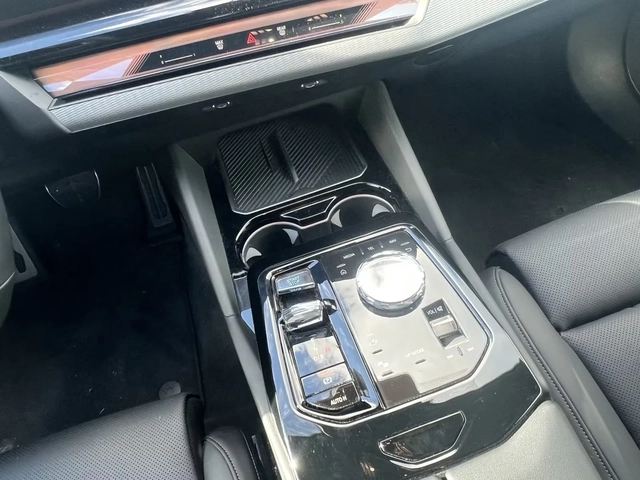 BMW i5 eDrive40 M-Sport Ad.LED 360 DIST Winter Pack+ PANO - автомобили, коли, обяви за нови и употребявани 9